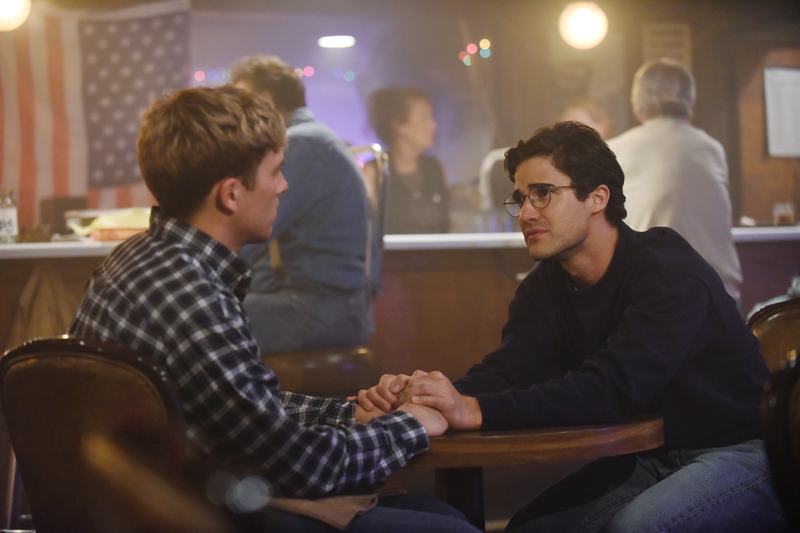 Cody Fern as David Madson, Darren Criss as Andrew Cunanan. CR: Ray Mickshaw/FX